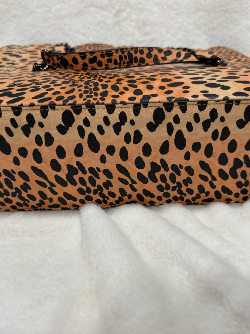 NWT- Betsey Johnson Leopard Print Tote Bag with Black Pouch - Picture 6 of 8